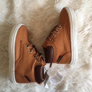 Old Navy Toddler boy tan canvas boots - size 7